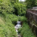 Nella Roccia Da Marinella *