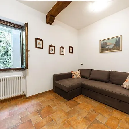 Nella Roccia Da Marinella